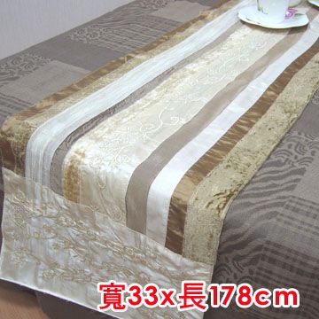  《費加洛-米金》刺繡檯布