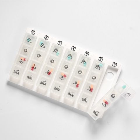 【OO生活輔具】一週藥盒 七日藥盒 可拆式藥盒 28格分藥盒 可愛插圖標示 隨身藥盒
