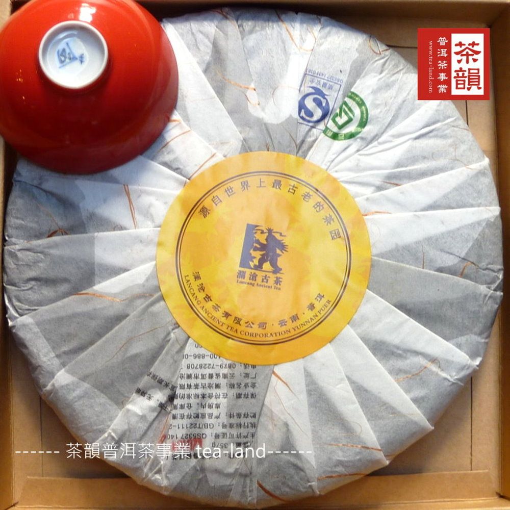 www.tea-land.com 最古老的茶园源自世古茶瀾滄古茶  TeaLANCANG ANCIENT TEA CORPORATION YUNNAN PUER公司公电话0879-7228708企业名称:澜沧古茶有:云南省市澜沧库房内仓库、保存期:在符合本标准的贮存条件:产品贮存在执行标准号:GB/T22111-2生产许可证号:QS53271406茶韻普洱茶事業 tealand