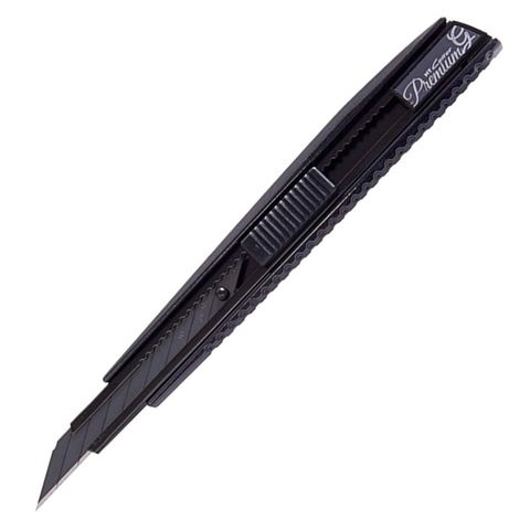 日本NT Cutter碳黑金小型美工刀PMGA-EVO2(刀片自鎖,碳黑金屬刀身,搭高碳鋼30°黑刃刀片)2A型小美工刀Premium