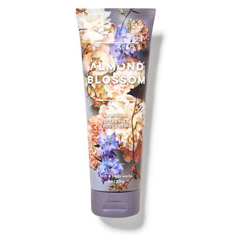 《Bath &amp; Body Works BBW 》保濕香水身體乳霜【杏花盛開】Almond Blossom 226g
