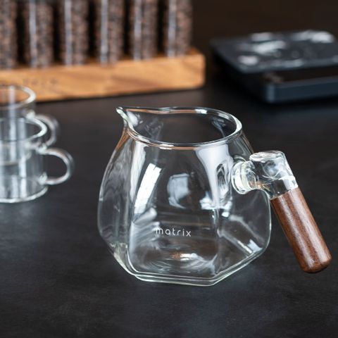 【Matrix】胡桃木手柄鑽型玻璃分享壺 600ml