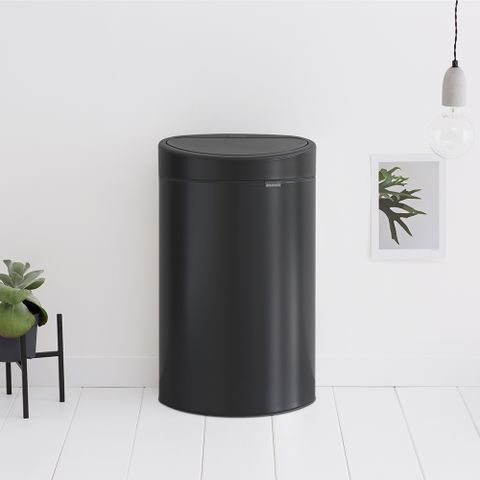 Brabantia TOUCH BIN NEW 半月式按壓垃圾桶40L-尊爵黑(2024新品)