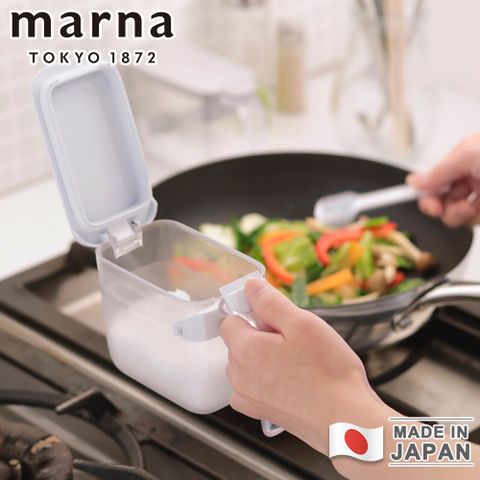【MARNA】按壓式密封調味料盒附勺子370ml-3色