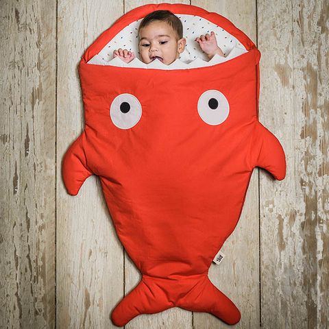 【西班牙設計】鯊魚咬一口 BabyBites 100% 純棉手作嬰兒/幼兒睡袋|防踢被|包巾《標準版》喜氣紅