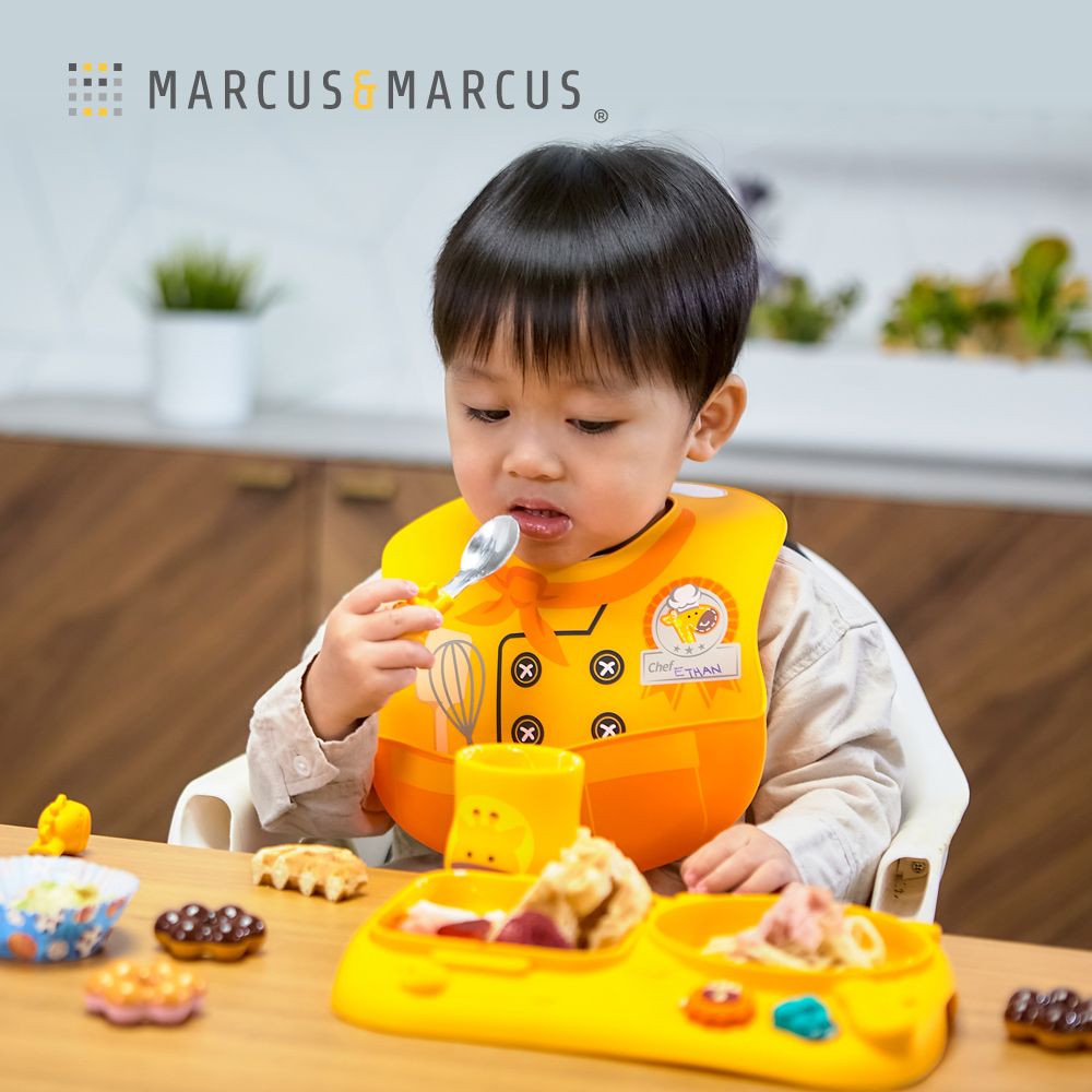 MARCUS & MARCUS MARCUSMARCUS　大口袋寬版矽膠立體圍兜-小廚師(黃)色彩繽紛刺激寶寶視覺發育