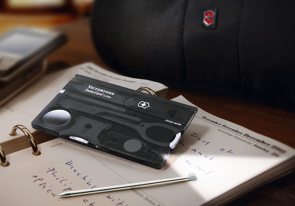 VICTORINOXSwiss Card LiteSWISS MADEDezember  December Sonntag Dimanche  Personalwit Notes