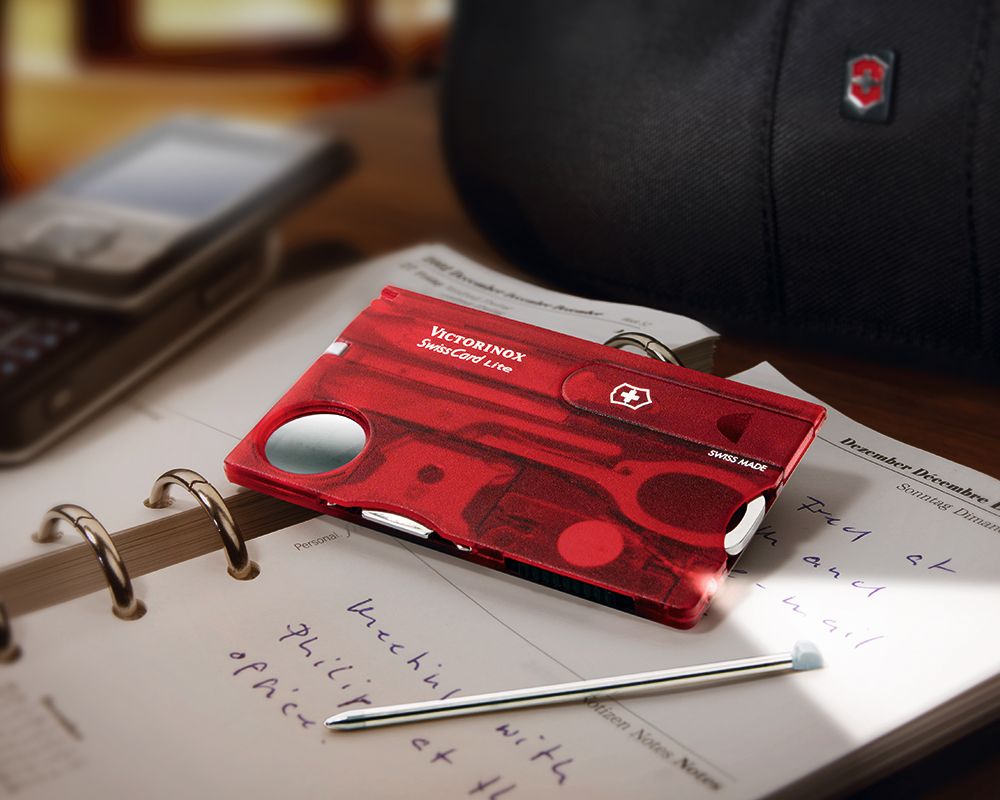 VICTORINOX 瑞士維氏 透明13用名片型瑞士燈刀 -3色可選 (0.7300.T)
