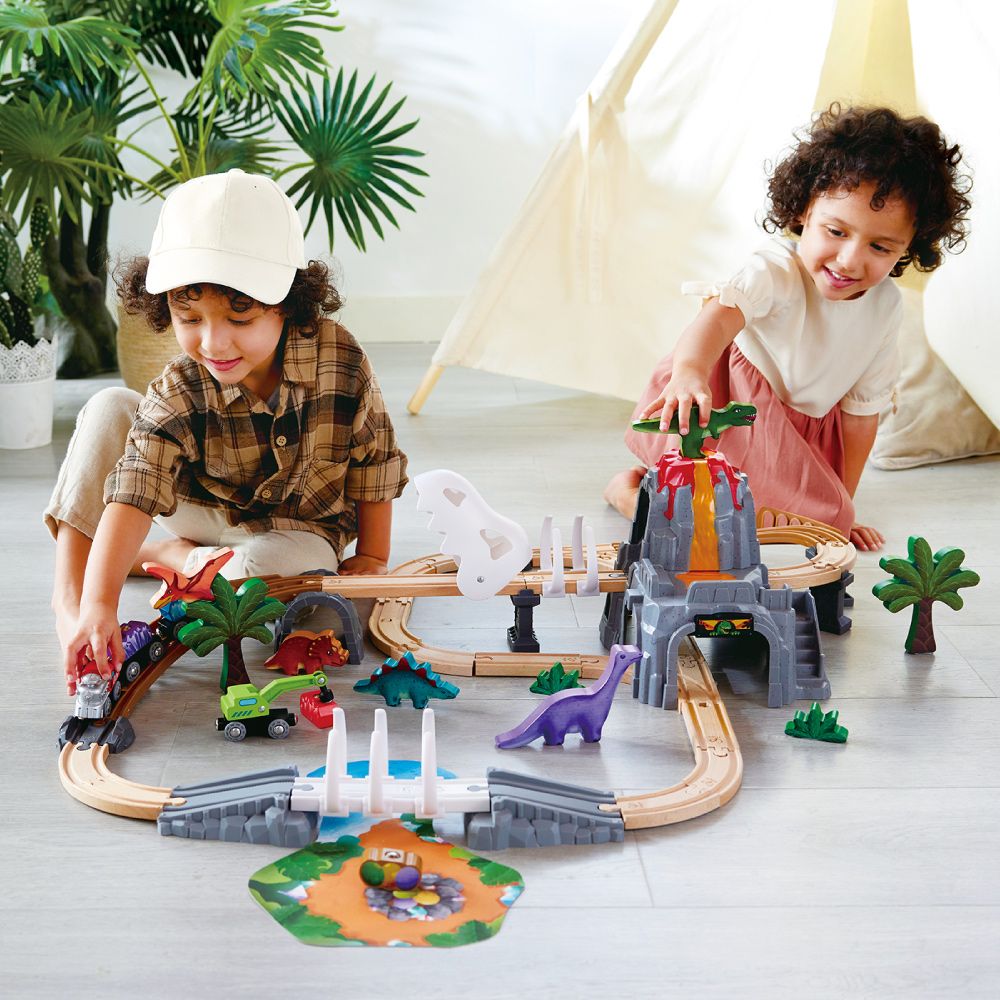 Hape 火車軌道夜光恐龍組合(玩具車/軌道遊戲/家家酒玩具/木製玩具)