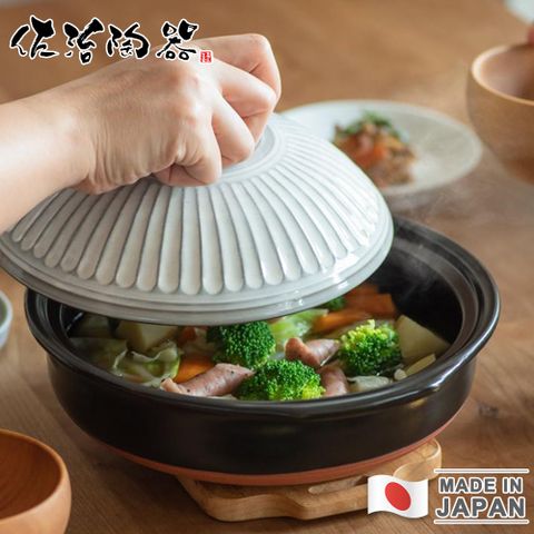【日本佐治陶器】日本製菊花系列陶鍋/湯鍋850ML-6號