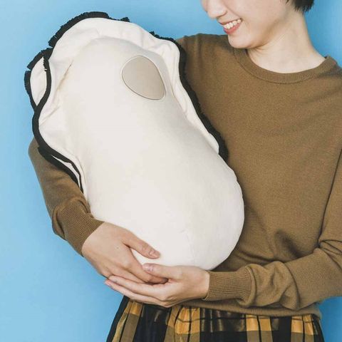 日本 Felissimo YOU+MORE! 絨毛Q彈牡蠣造型抱枕(靠枕、玩偶、柔軟舒適)