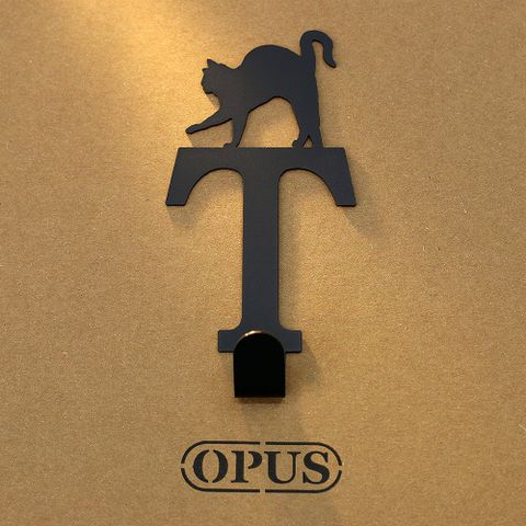 OPUS 東齊金工 壁飾免釘無痕掛勾《當貓咪遇上字母T》經典黑