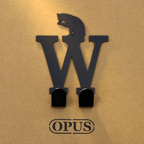 OPUS 東齊金工 壁飾免釘無痕掛勾《當貓咪遇上字母W》經典黑