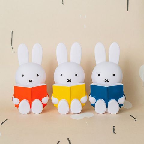 miffy 米飛兔 【 米菲兔商店】米菲兔閱讀公仔存錢筒-中號(多色任選 存錢筒 擺飾 公仔 禮物)