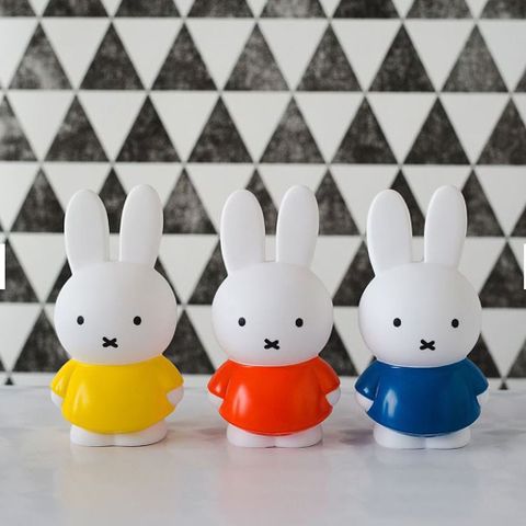 miffy 米飛兔 【 米菲兔商店】米菲兔經典款公仔存錢筒-中號(多色任選 存錢筒 擺飾 公仔 禮物)