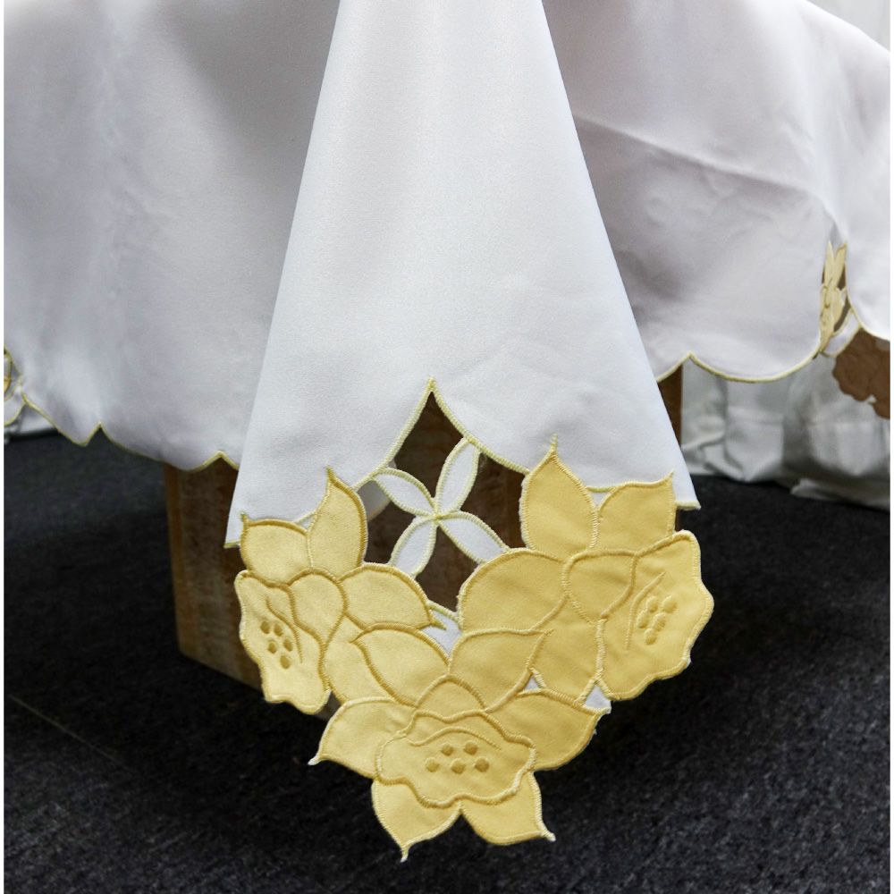 LASSLEY 蕾絲妮居家 花朵刺繡桌巾 110x110cm(方桌巾 圓桌巾 茶几巾 客廳 矮桌 小桌 桌布 裝飾巾 百合花 白色 蕾絲 )
