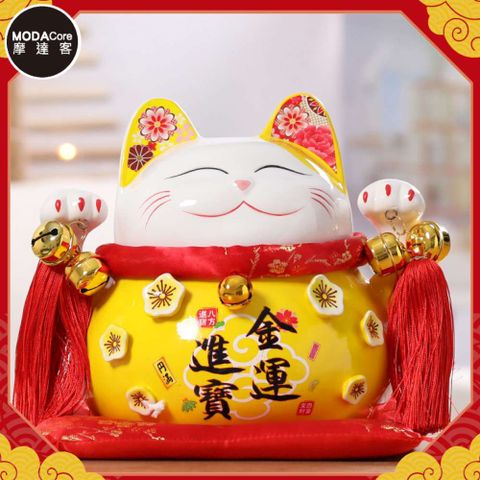 MODACore 摩達客 ◉春節開運招財◉8.5吋黃色金運進寶招財貓(含坐墊)_撲滿存錢桶擺飾桌飾