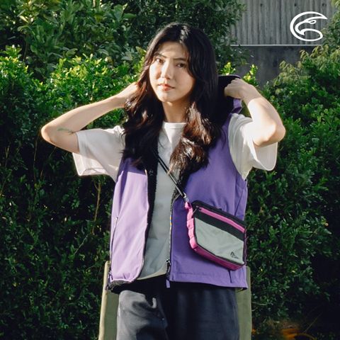 ADISI 女雙面穿撥水防風保暖連帽背心 AV2421099-紫色/黑色