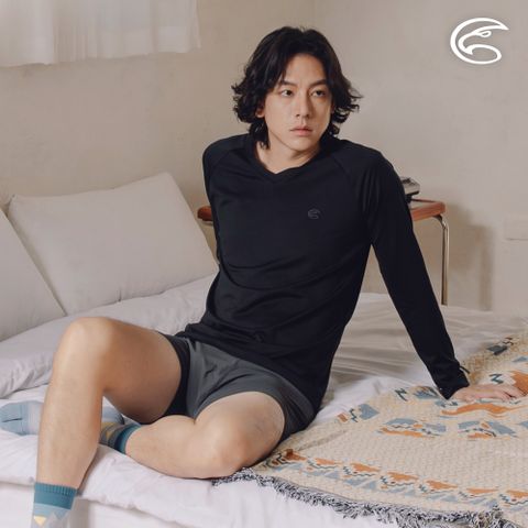 ADISI 男V領遠紅外線彈性速乾保暖衣 AU2421012-岩黑