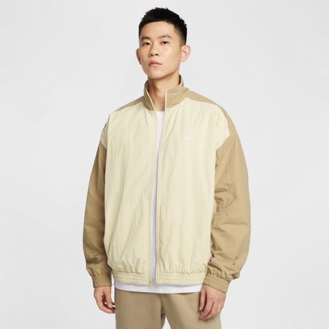 【NIKE】AS M NK CLUB WVN TRK JKT OS 男 休閒外套 卡其色-HQ6110234