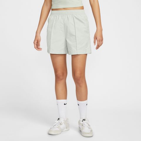 【NIKE】AS W NSW ESSNTL MR 5IN WVN SHR 女 短褲 灰綠色-FV6623034