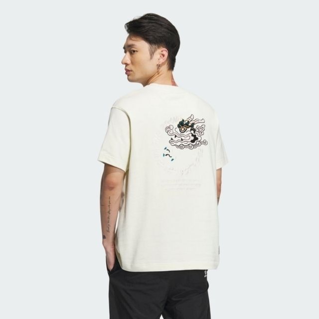 adidas Originals Adidas FF TEE CNY IX4222 男女 短袖上衣 T恤 運動 休閒 三葉草 新年款 龍年 棉質 米白