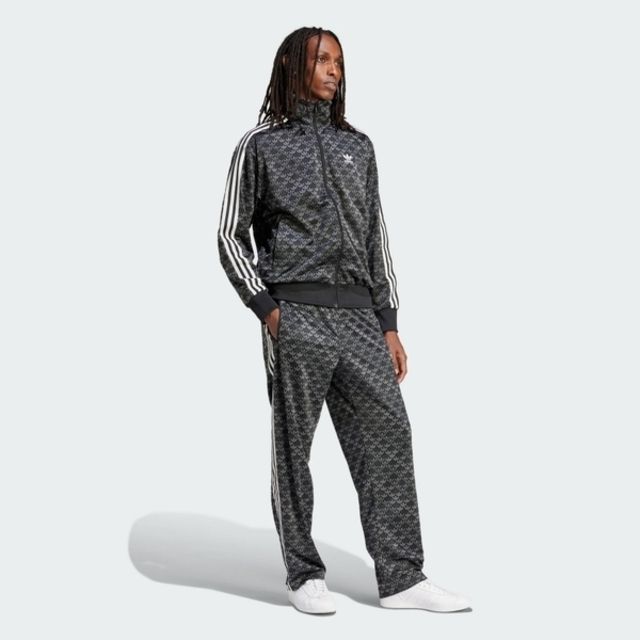 adidas Originals Adidas FB Mono TP IS0220 男 長褲 運動 休閒 滿版 三葉草 流行 拉鍊口袋 黑灰