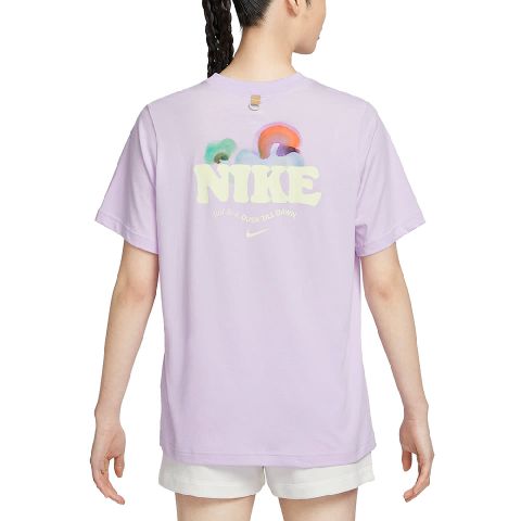 NIKE Sportswear Essential 粉紫色 短T 休閒 LOGO渲染 短袖 HF6180-517 女