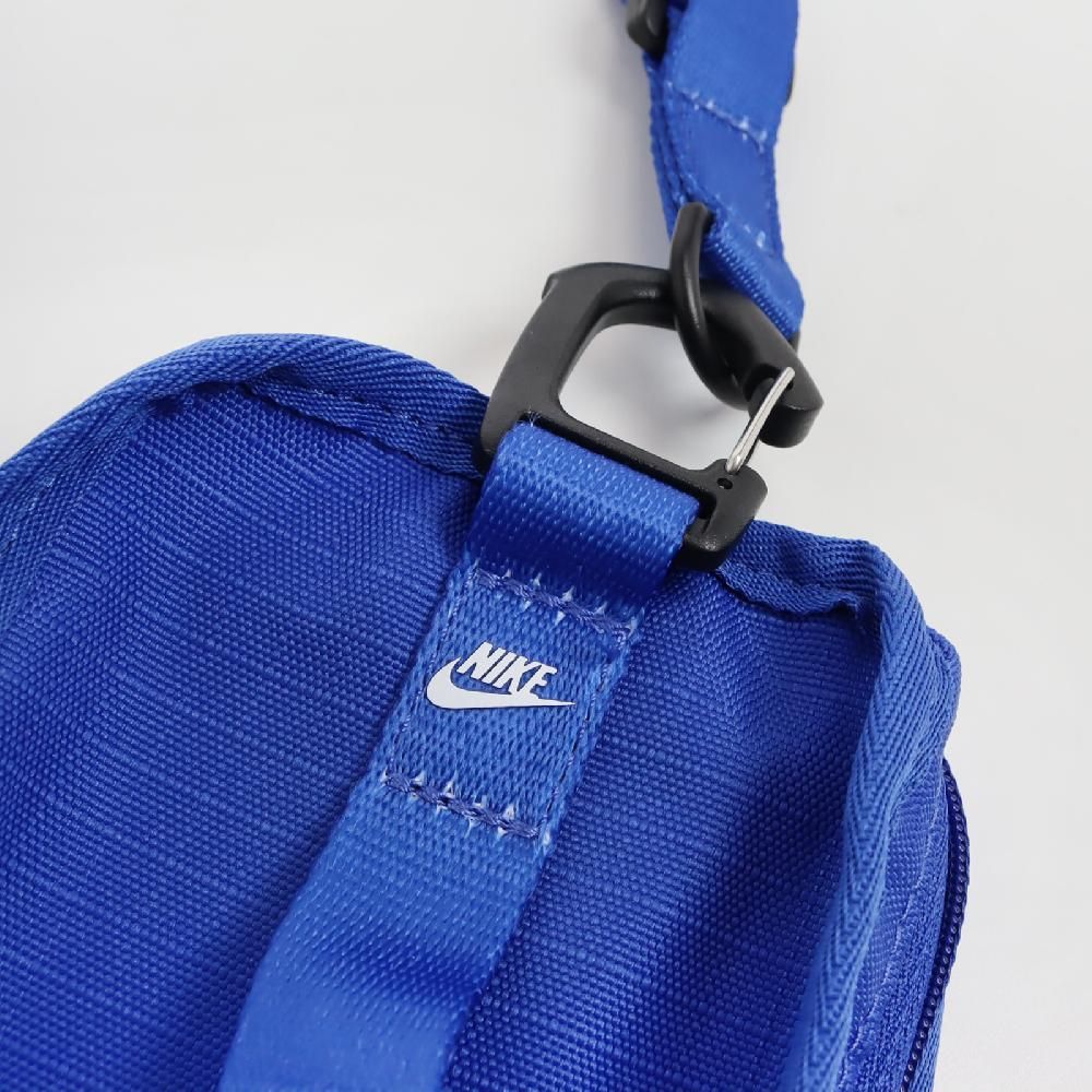 NIKE 耐吉   手機斜背包 Club Phone Crossbody Bag 藍 白 可觸控 防撕裂 斜背包 手機包 N100909649-2OS