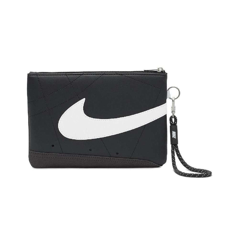 NIKE 耐吉   錢包 Icon Blazer Wristlet 黑 白 皮革 手腕包 隨身包 小包 大勾勾 N100994909-1OS