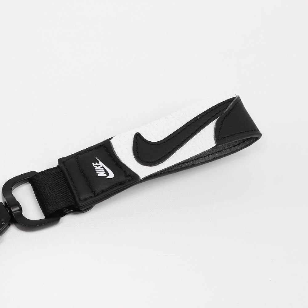 NIKE 耐吉   鑰匙圈 Premium Key Holder 黑 白 皮革 勾勾 荔枝皮 N101104803-6OS