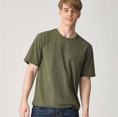 來自日本運動休閒領導品牌《Sasaki》高彈力排汗速乾功能經典素面圓領短衫/634010(軍綠)