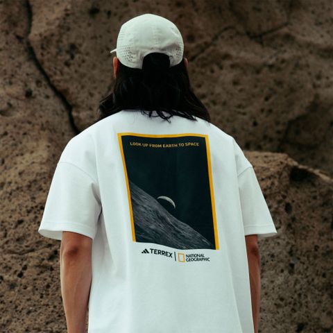 adidas 愛迪達 NG U AR B GFX T 短袖上衣 男女 國家地理頻道 白色-JD5956