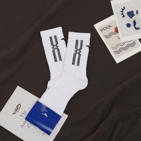 MIZUNO 美津濃 襪子 Crew Socks 男女款 白 黑 長襪 中筒 厚底 刺繡LOGO 單雙入 32TXA608-01