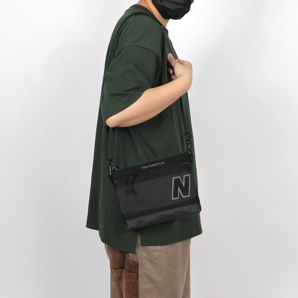 NEW BALANCE 側背包 Legacy Shoulder Bag 黑 灰 多夾層 肩背包 側背包 小包 隨行包 NB LAB23106BKK