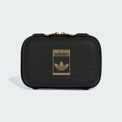 【ADIDAS】SST AIRLINER 斜背包 男女款 肩背 小包 硬殼包 運動包 黑金色-JD5597