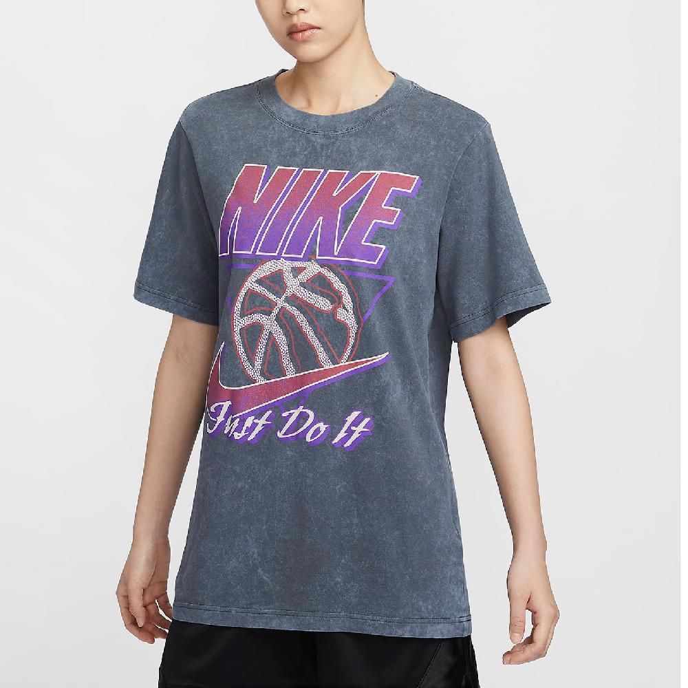 NIKE 耐吉 Nike 耐吉 短袖 NSW Graphic Tee 女款 灰藍 純棉 水洗 做舊 短T 棉T FZ3478-060