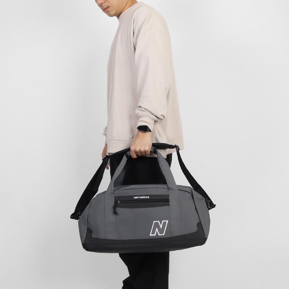 NEW BALANCE  紐巴倫 健身包 Legacy Duffle Bag 灰 黑 可調背帶 大空間 旅行袋 側背包 NB LAB23107CAS