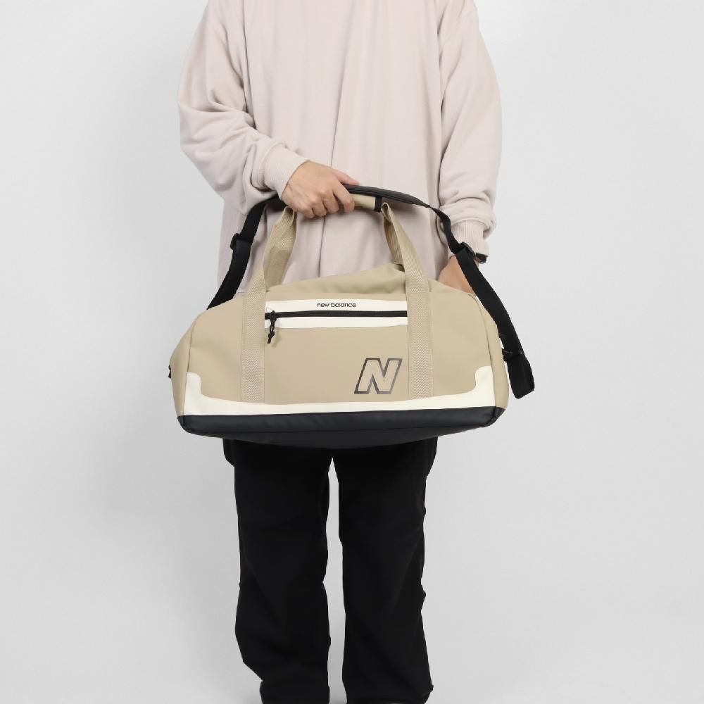 NEW BALANCE  紐巴倫 健身包 Legacy Duffle Bag 卡其 黑 可調背帶 大空間 旅行袋 側背包 NB LAB23107SOT