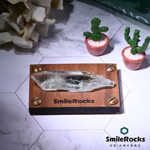 SmileRocks 石麥  綠水晶隨形半拋 8.4x2.1x1.4cm No.043810105