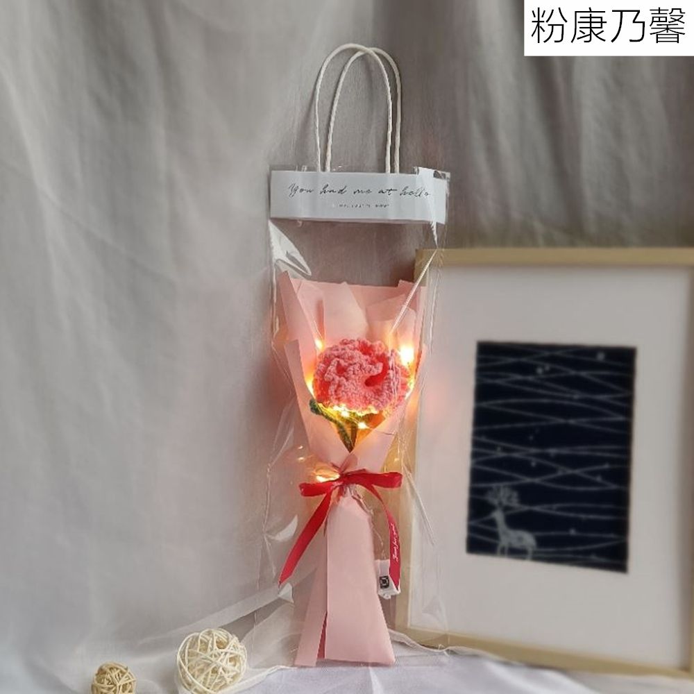  手工編織毛線花束含燈串-粉康乃馨