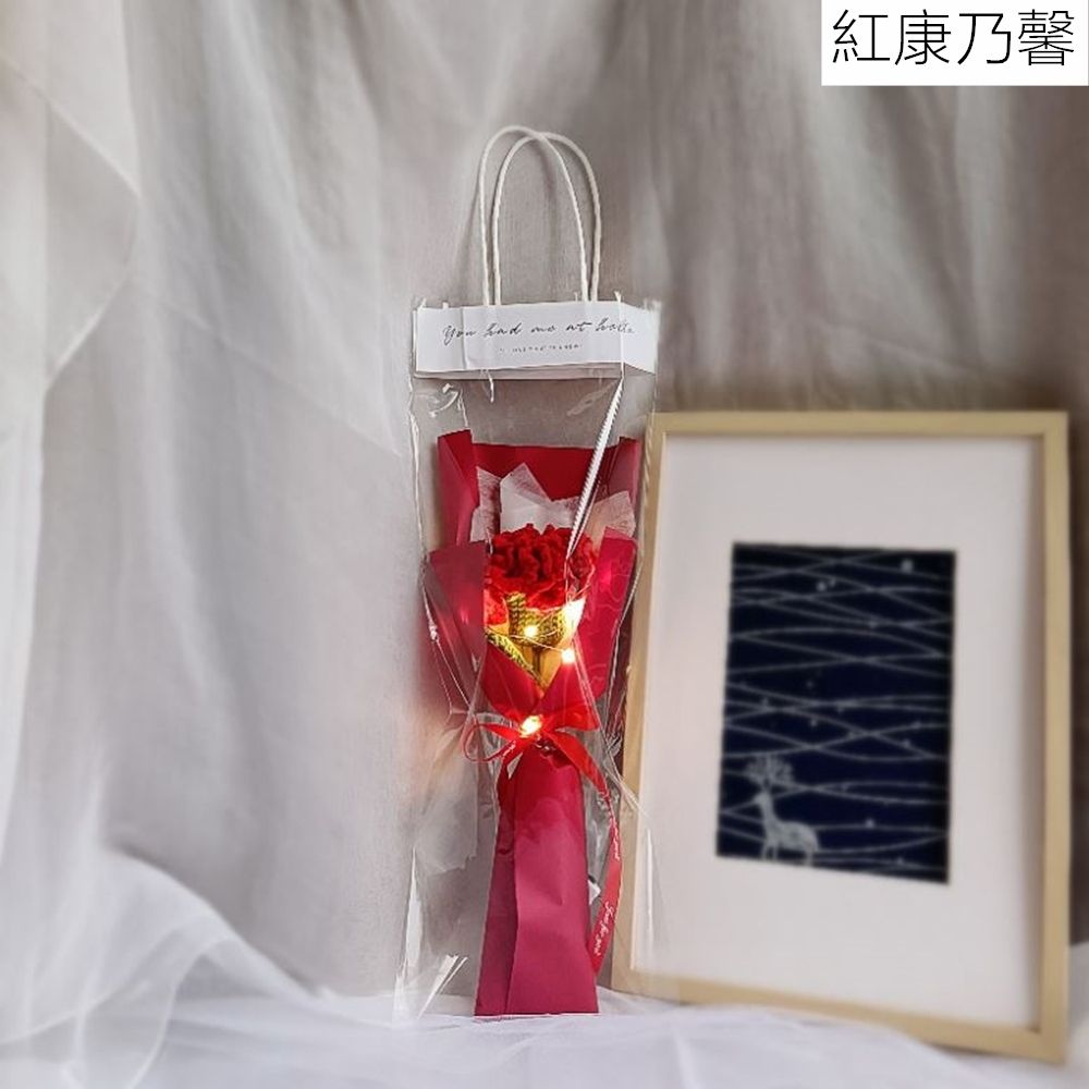  手工編織毛線花束含燈串-紅康乃馨