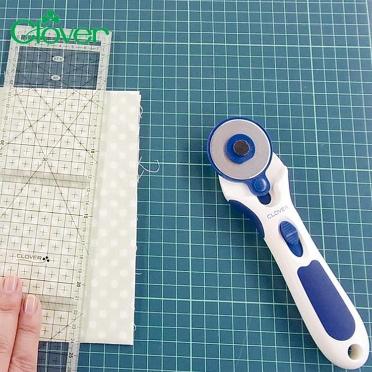 CLOVER 【南紡購物中心】 日本可樂牌拼布裁縫工作墊A3切割墊板57-643自癒桌墊(45x32公分/方眼輔助線角度線)裁切布墊
