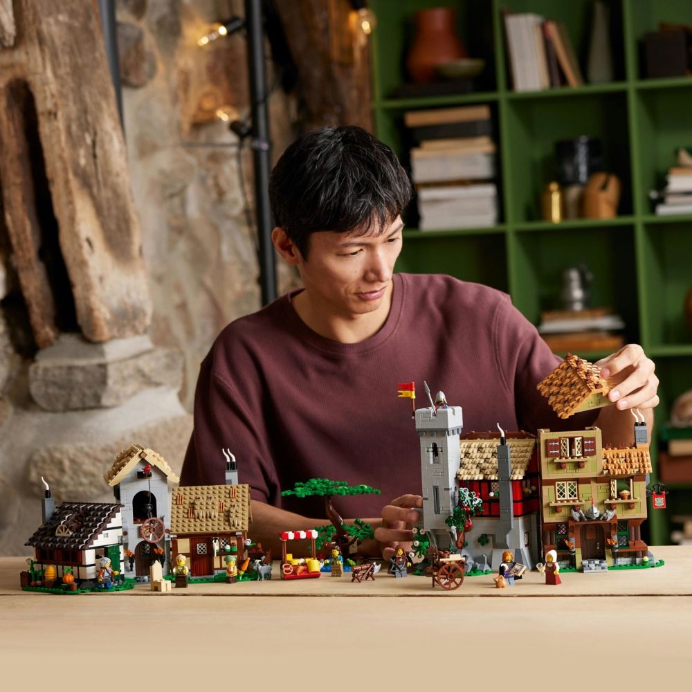 LEGO 樂高  Icons 10332 中世紀城市廣場(費爾薩村 建築模型)