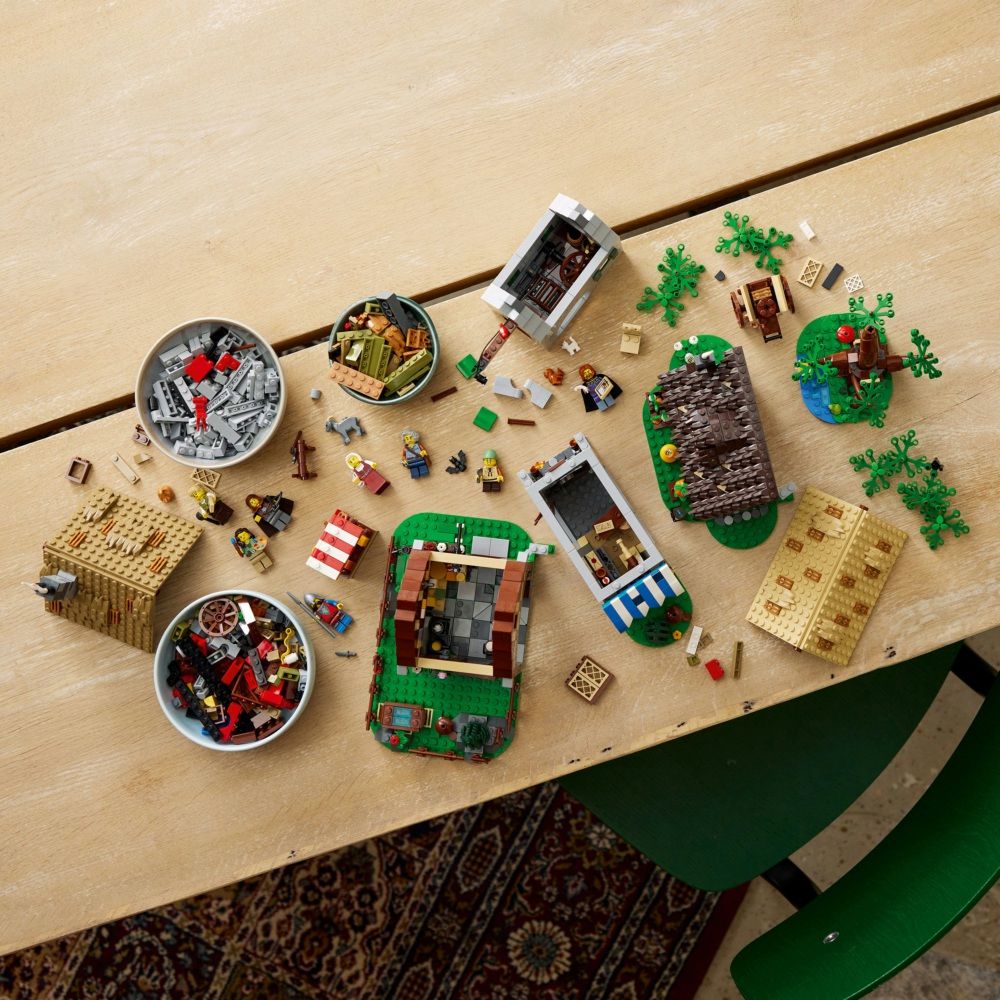 LEGO 樂高  Icons 10332 中世紀城市廣場(費爾薩村 建築模型)