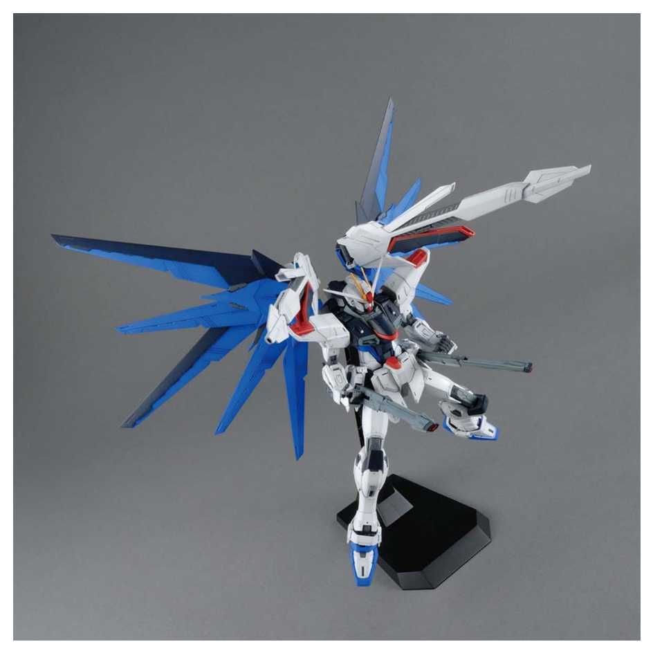 BANDAI 萬代 組裝模型 MG 1/100 機動戰士鋼彈 鋼彈SEED 自由鋼彈 Ver.2.0