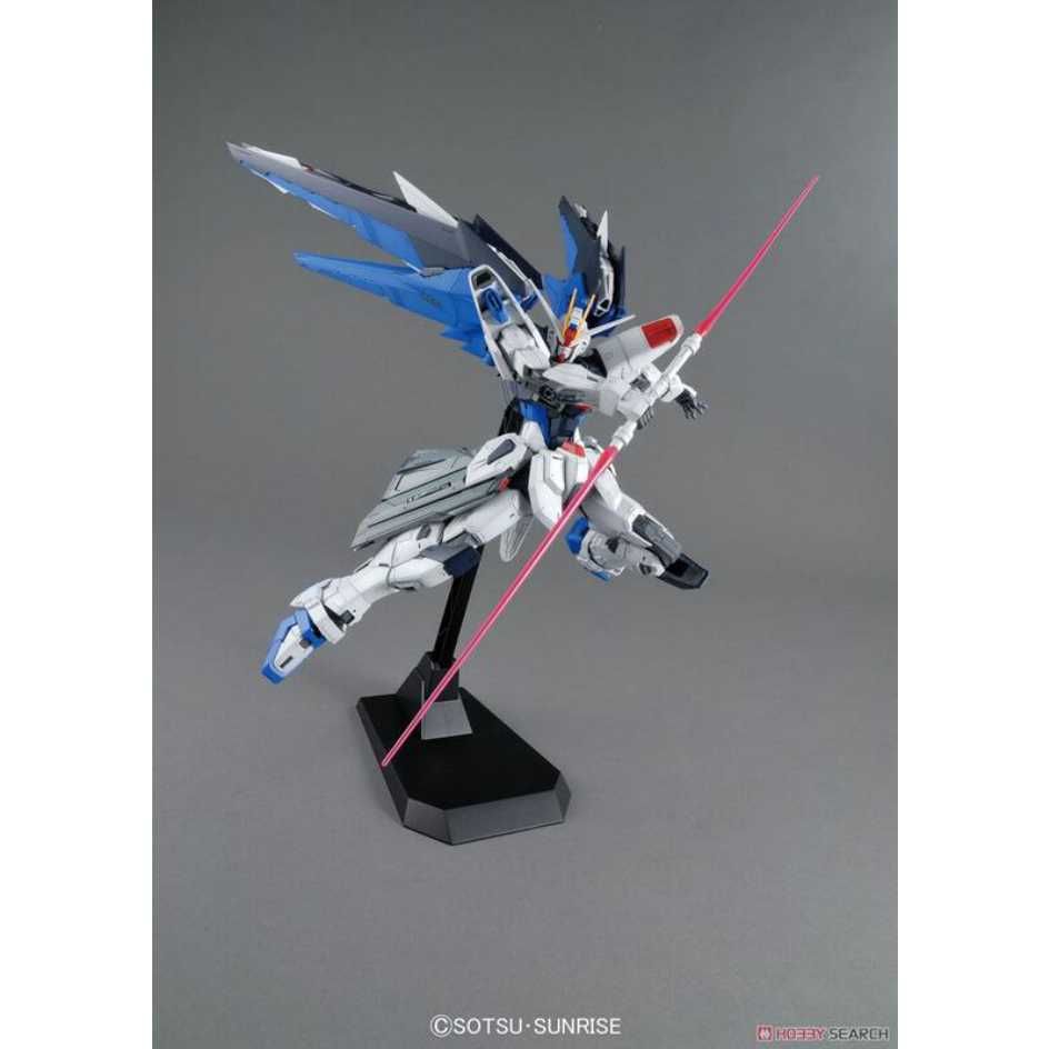 BANDAI 萬代 組裝模型 MG 1/100 機動戰士鋼彈 鋼彈SEED 自由鋼彈 Ver.2.0