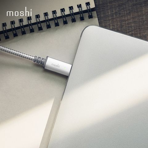 Moshi Integra™ 強韌系列 USB-C 充電編織線 (Smart LED款, 2.0 m)