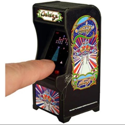 【双紅電玩】打蜜蜂復古遊戲機 迷你街機 復古小吊飾 吊飾款 World's Smallest Tiny Arcade Galaga