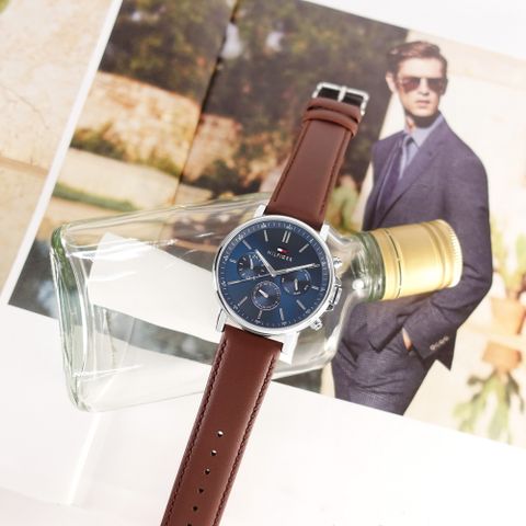 TOMMY HILFIGER /1710585 /三眼 星期日期 礦石強化玻璃 真皮手錶 藍x銀框x褐 44mm